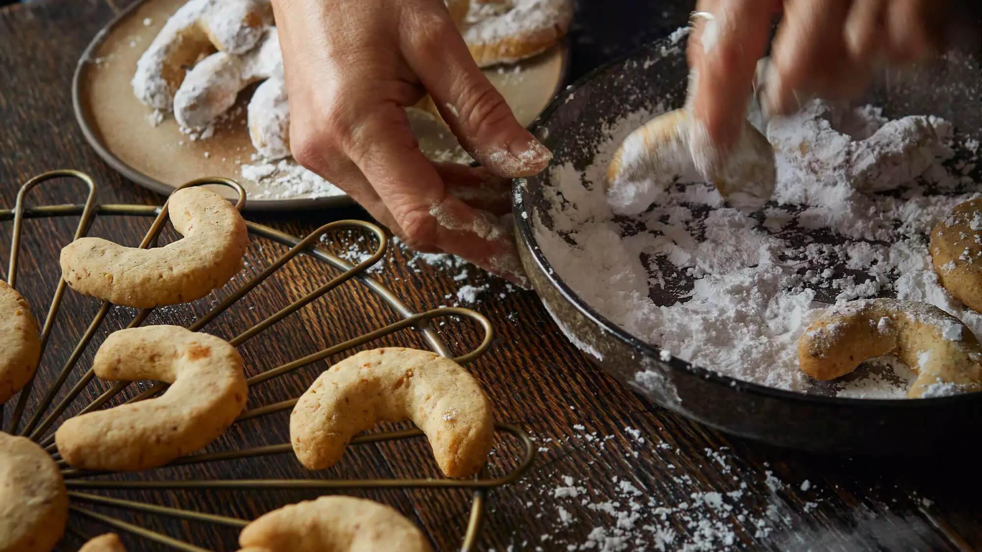 Vanilla Crescent Cookies Recipe: A Classic Melt-in-the-Mouth Delight - LemonSalt