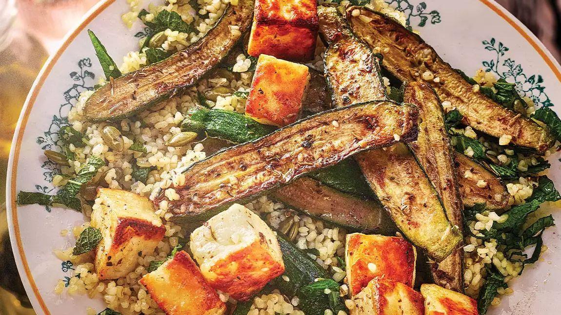 Vibrant Grilled Courgette and Halloumi Salad with Bulgur & Mint