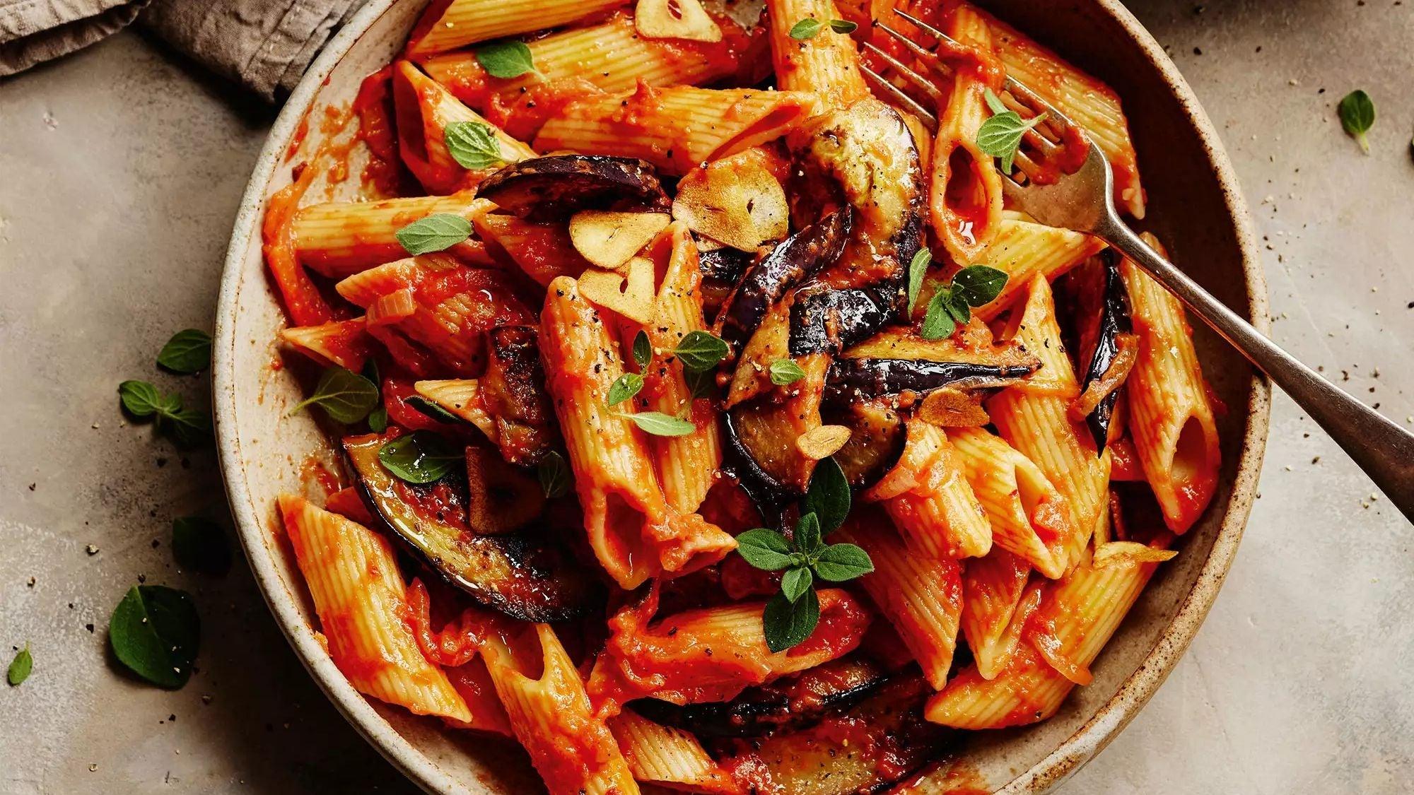Creamy Tomato and Aubergine Pasta: A Comforting Plant-Based Delight - LemonSalt