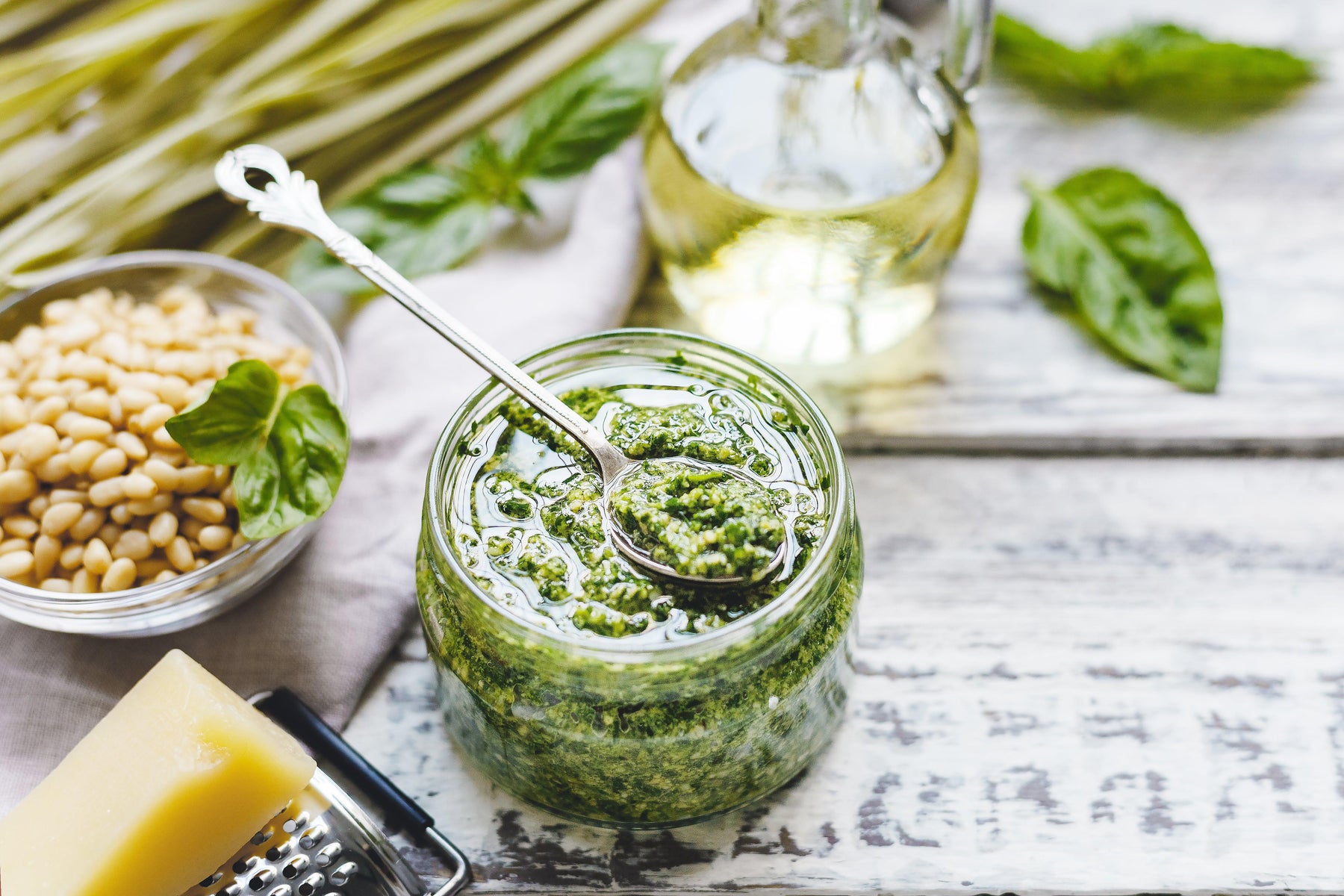 How to make fresh homemade Italian Pesto - LemonSalt