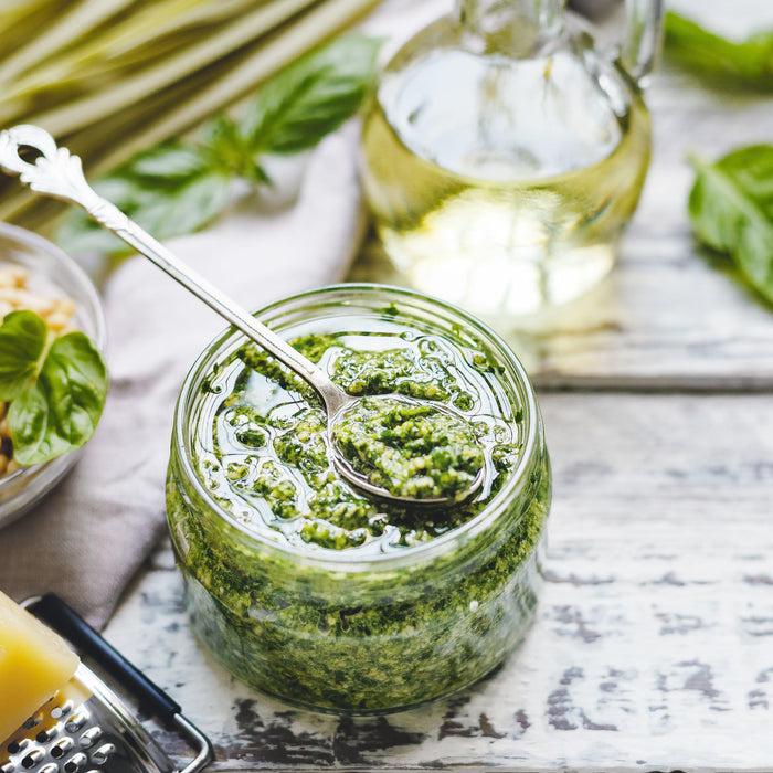 How to make fresh homemade Italian Pesto - LemonSalt