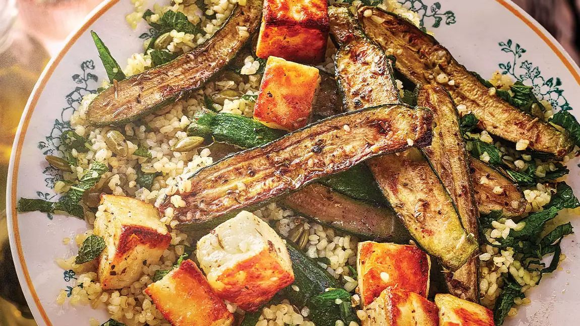 Vibrant Grilled Courgette and Halloumi Salad with Bulgur & Mint