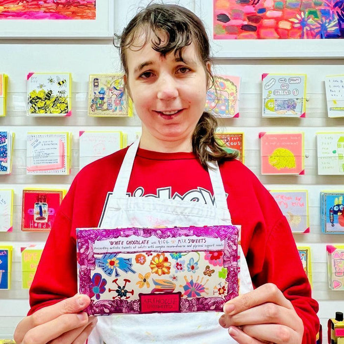 Arthouse Unlimited White Chocolate Bar with Pick 'n' Mix Sweets - Yellow Daffodil (85g) - LemonSalt