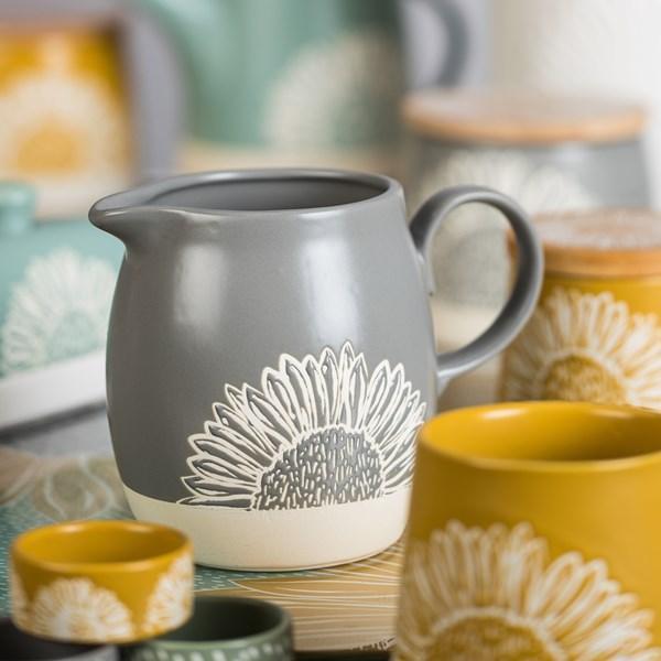 dmd-artisan-flower-pint-jug-lemonsalt-42055_c733440e-0209-4e4b-8800-04f9c846fa15