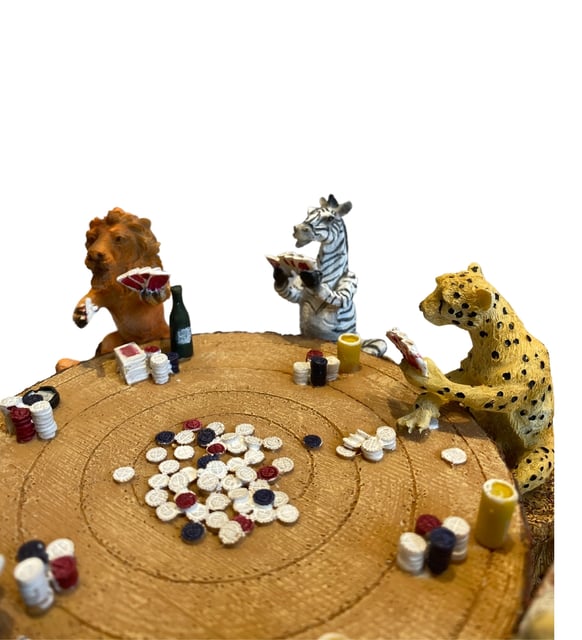 Gambler Animals Figurine (25x14cm)