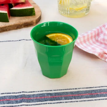 30823-large-melamine-beaker-bright-green_lifestyle