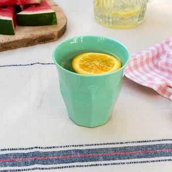 30822-large-melamine-beaker-pistachio_lifestyle
